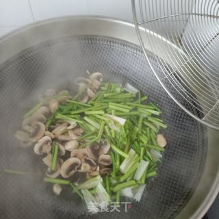 肉片香菜炒口蘑的做法步骤：7