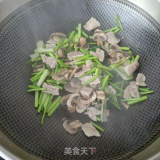 肉片香菜炒口蘑的做法步骤：13
