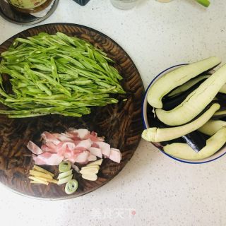 糊茄子拌面的做法步骤：1