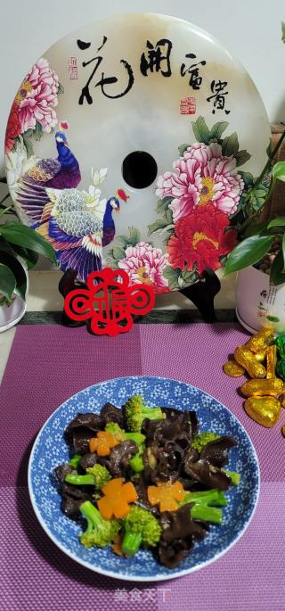 西兰花炒木耳的做法步骤：11
