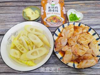 春天时令美食/春笋焖鸡翅的做法步骤：5