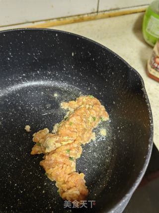 肉酱鸡蛋炒面的做法步骤：2
