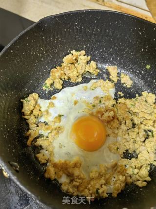 肉酱鸡蛋炒面的做法步骤：5