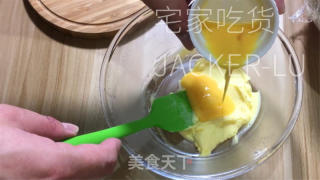抹茶奶酥吐司，淡淡抹茶清香，口感蓬松又拉丝，奶香味十足。的做法步骤：9