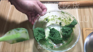 抹茶奶酥吐司，淡淡抹茶清香，口感蓬松又拉丝，奶香味十足。的做法步骤：11