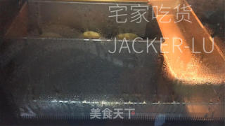 抹茶奶酥吐司，淡淡抹茶清香，口感蓬松又拉丝，奶香味十足。的做法步骤：19
