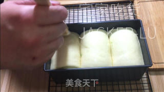 抹茶奶酥吐司，淡淡抹茶清香，口感蓬松又拉丝，奶香味十足。的做法步骤：20