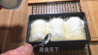 抹茶奶酥吐司，淡淡抹茶清香，口感蓬松又拉丝，奶香味十足。的做法步骤：21