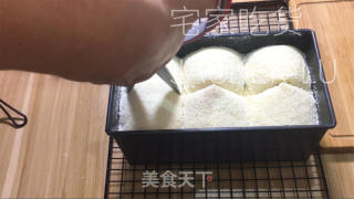 抹茶奶酥吐司，淡淡抹茶清香，口感蓬松又拉丝，奶香味十足。的做法步骤：22
