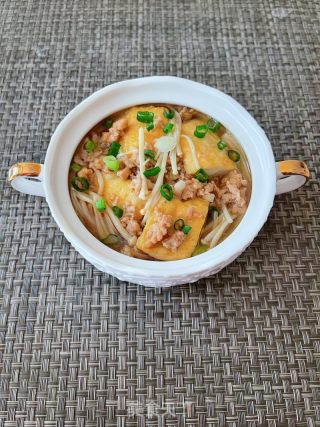 肉沫金针菇豆腐煲的做法