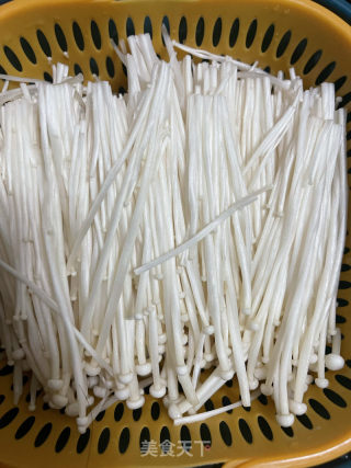 肉沫金针菇豆腐煲的做法步骤：1
