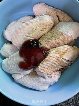 香脆芝麻炸鸡翅的做法步骤：2