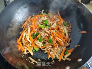 胡萝卜豆干炒肉丝的做法步骤：5