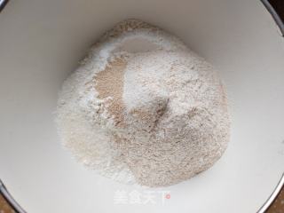 全麦枣泥包的做法步骤：2