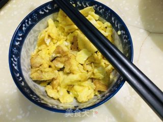 鸡蛋绿豆芽炒饼的做法步骤：5