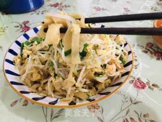 鸡蛋绿豆芽炒饼的做法步骤：13