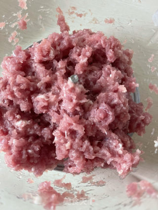 冬瓜肉沫炖粉条的做法步骤：1