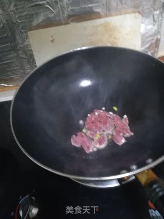 牛肉沫炒蘑菇白菜的做法步骤：2