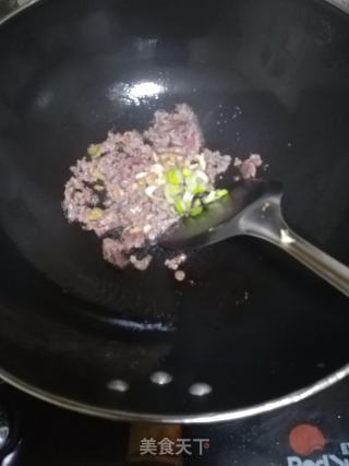 牛肉沫炒蘑菇白菜的做法步骤：3