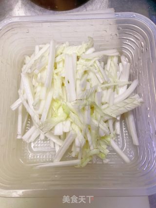 酸辣白菜丝的做法步骤：3