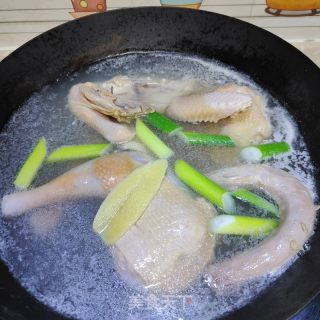 手撕鸡的做法步骤：1