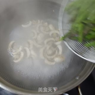 火腿肠口蘑炒芦笋的做法步骤：6