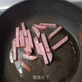 火腿肠口蘑炒芦笋的做法步骤：8