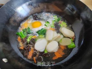 鸡蛋肉片年糕汤的做法步骤：4