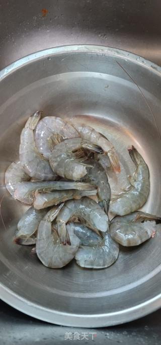 干煸蒜香虾的做法步骤：2