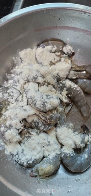 干煸蒜香虾的做法步骤：4
