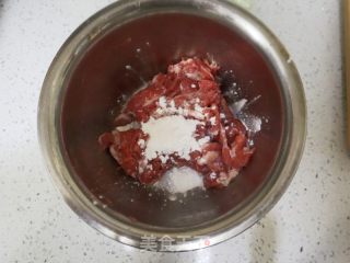 香芹炒羊肉的做法步骤：4