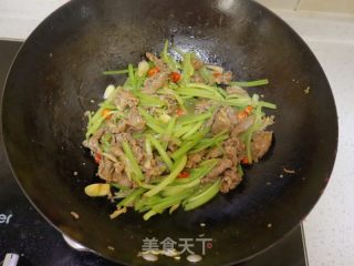 香芹炒羊肉的做法步骤：11