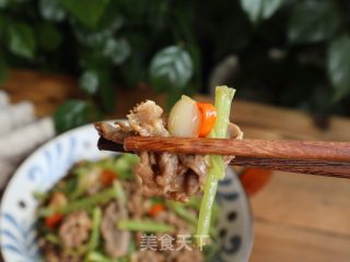 香芹炒羊肉的做法步骤：13