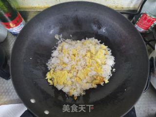 鸡蛋油菜炒饭的做法步骤：3