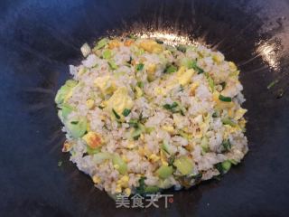 鸡蛋油菜炒饭的做法步骤：4