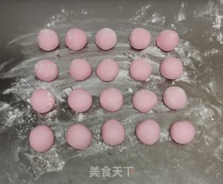 火龙果粉春饼的做法步骤：2