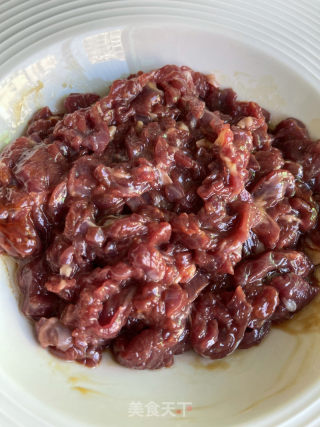 千页豆腐炒牛肉的做法步骤：3