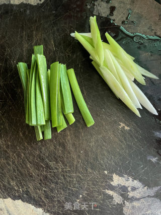 千页豆腐炒牛肉的做法步骤：4