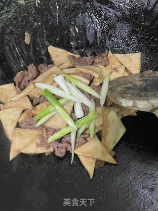 千页豆腐炒牛肉的做法步骤：11