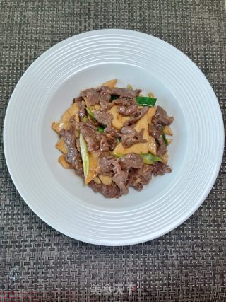 千页豆腐炒牛肉的做法步骤：13