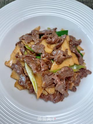 千页豆腐炒牛肉的做法步骤：14