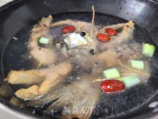 红枣黑豆炖鲤鱼的做法步骤：10