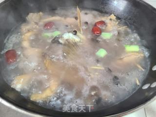 红枣黑豆炖鲤鱼的做法步骤：11