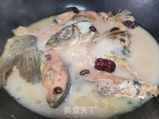 红枣黑豆炖鲤鱼的做法步骤：12