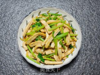 素炒黄皮豆干的做法步骤：11