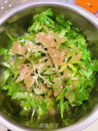 芹菜叶饼的做法步骤：2