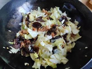 包菜木耳炒肉片的做法步骤：7
