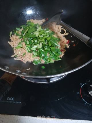 素肚丝炒韭菜的做法步骤：9