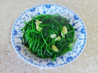 蒜香红薯叶的做法步骤：8