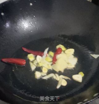酸菜排骨汤的做法步骤：3